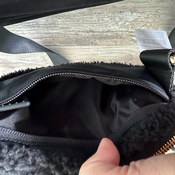 Lululemon everywhere fleece belt bag - Picture 5 of 6